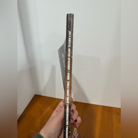 NASCAR 2014 Bristol Motor Speedway Commemorative program - Picture 4 of 4